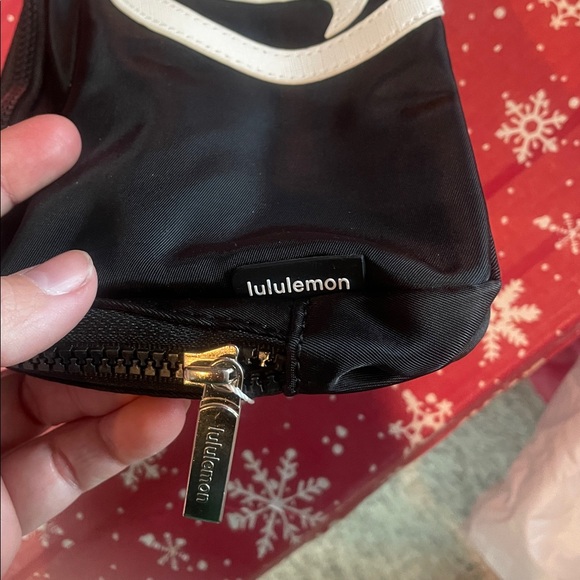 Lululemon Large Everywhere Belt Bag - Picture 4 of 7